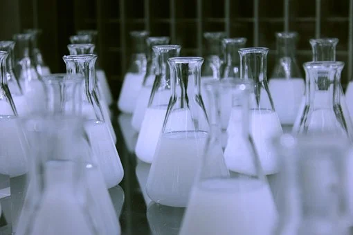 flasks-606612__340-pharma